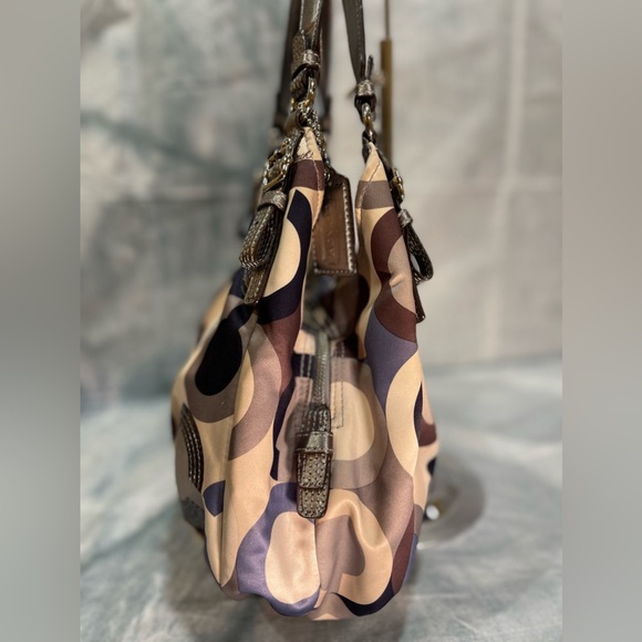 Coach Madison Graphic Op Art Bag - Picture 5 of 13